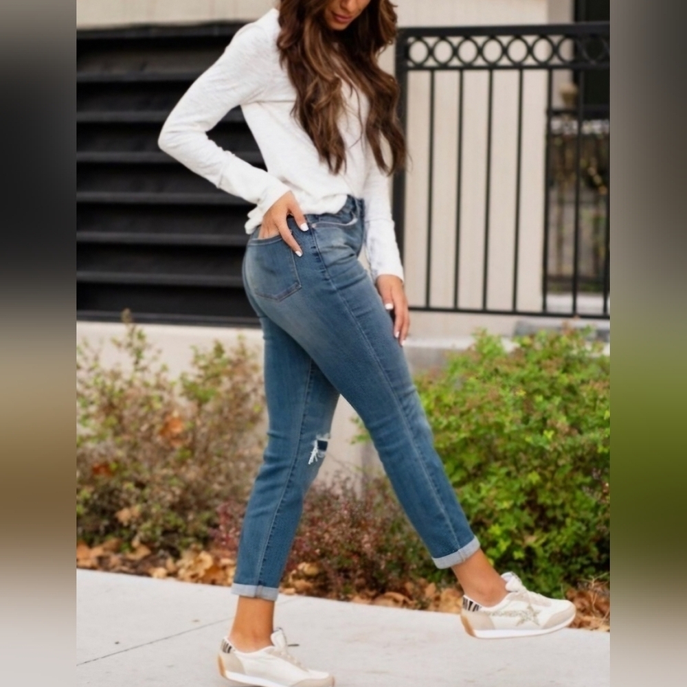 Judy Blue High Rise Patched Knee Boyfriend Jeans Size 0/24 - Picture 3 of 17